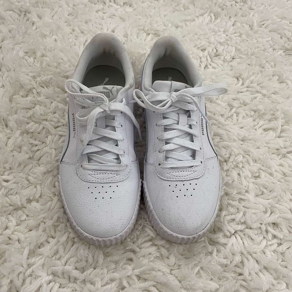 white puma sneakers